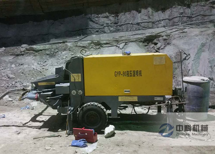 中國水電六局承建地下廠房系統(tǒng)工程液壓濕噴機(jī)施工現(xiàn)場(chǎng)