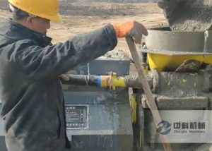 中交二航局ZK700型濕噴機施工現(xiàn)場