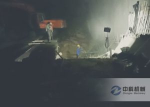 中鐵十九局液壓濕噴機施工現(xiàn)場