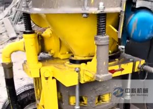 中鐵五局ZK700濕噴機(jī)施工現(xiàn)場