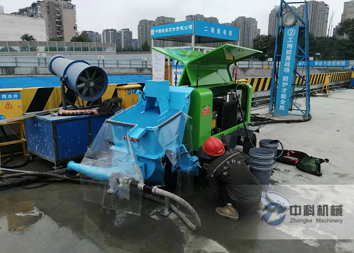小型液壓泵送濕噴機(jī)施工現(xiàn)場-0