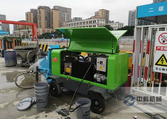 小型液壓泵送濕噴機(jī)施工現(xiàn)場-1