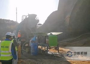中交二航局隧道混凝土濕噴機施工視頻