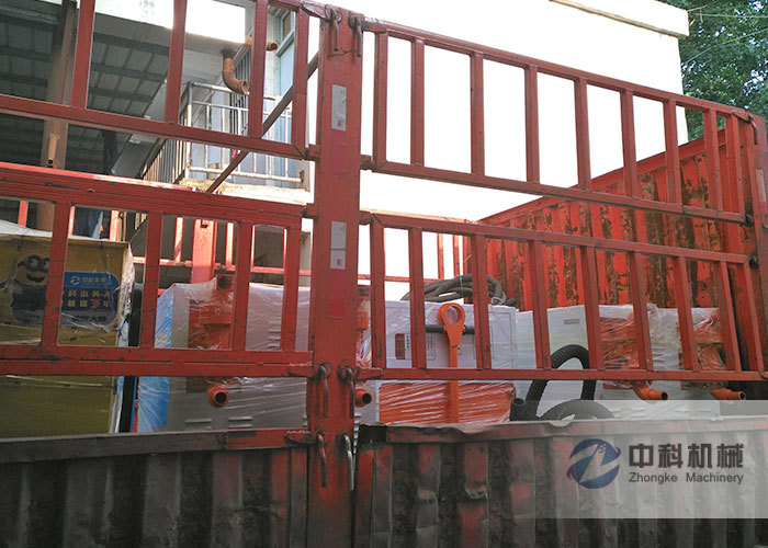 太原雙液注漿機(jī)、PZ-6混凝土噴漿機(jī)發(fā)貨現(xiàn)場(chǎng)